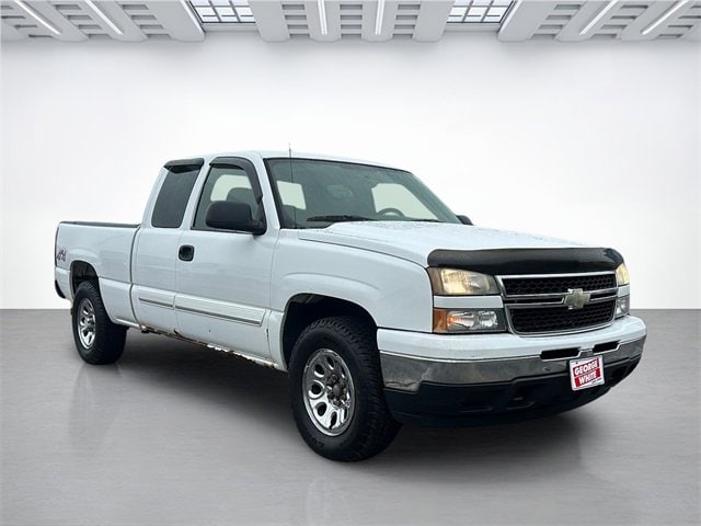 Used 2006 Chevrolet Silverado 1500 LT1 with VIN 1GCEK19B06Z141083 for sale in Ames, IA