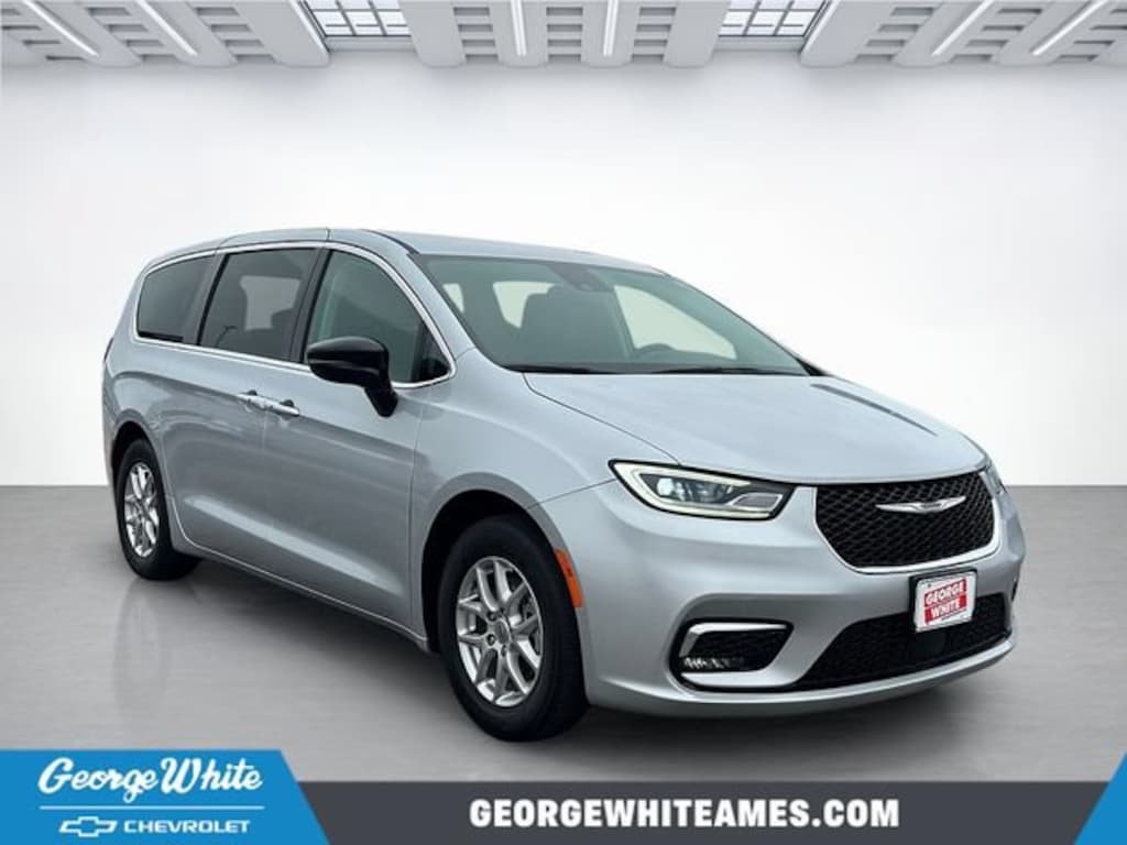 Used 2024 Chrysler Pacifica Touring L