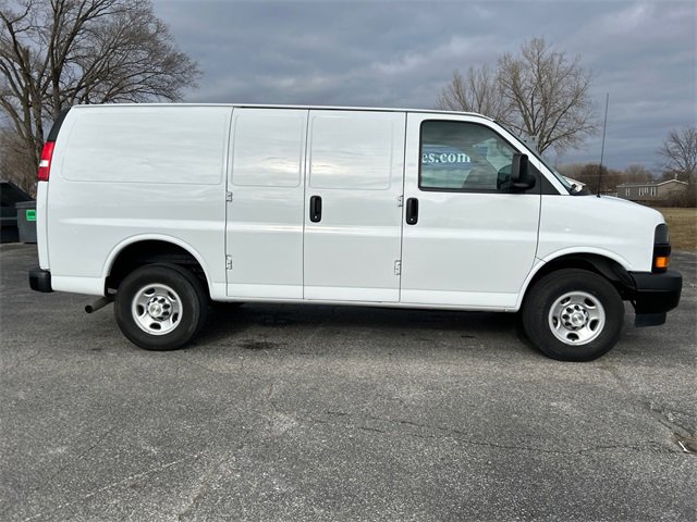 2023 Chevrolet Express Cargo 2500 photo 3