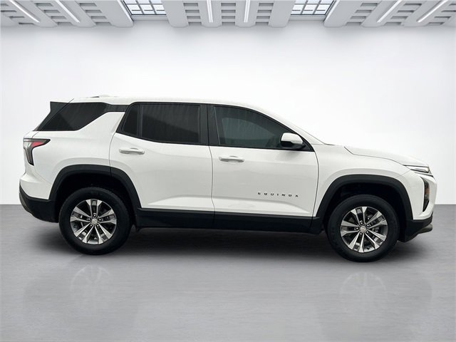 2025 Chevrolet Equinox LT photo 3