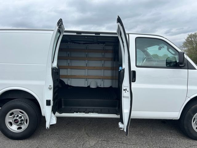 2023 GMC Savana Cargo Work Van - Photo 12