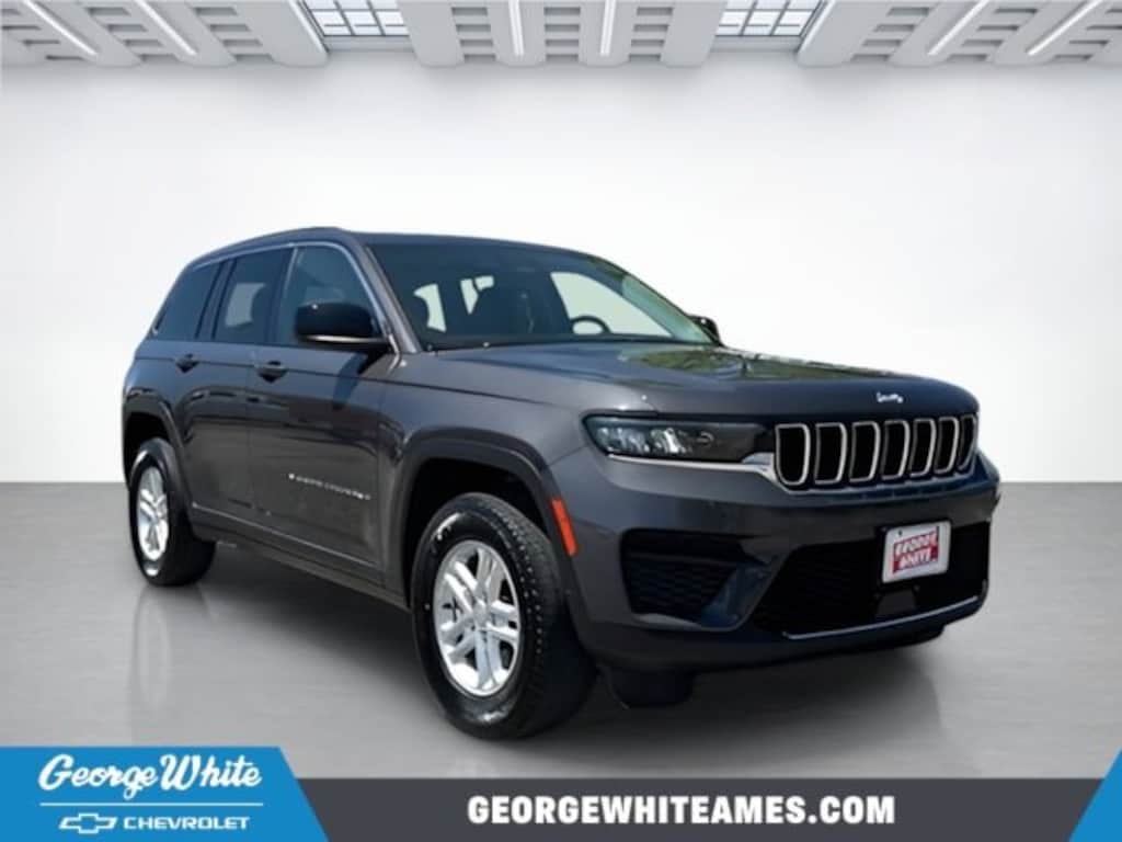 Used 2023 Jeep Grand Cherokee Laredo