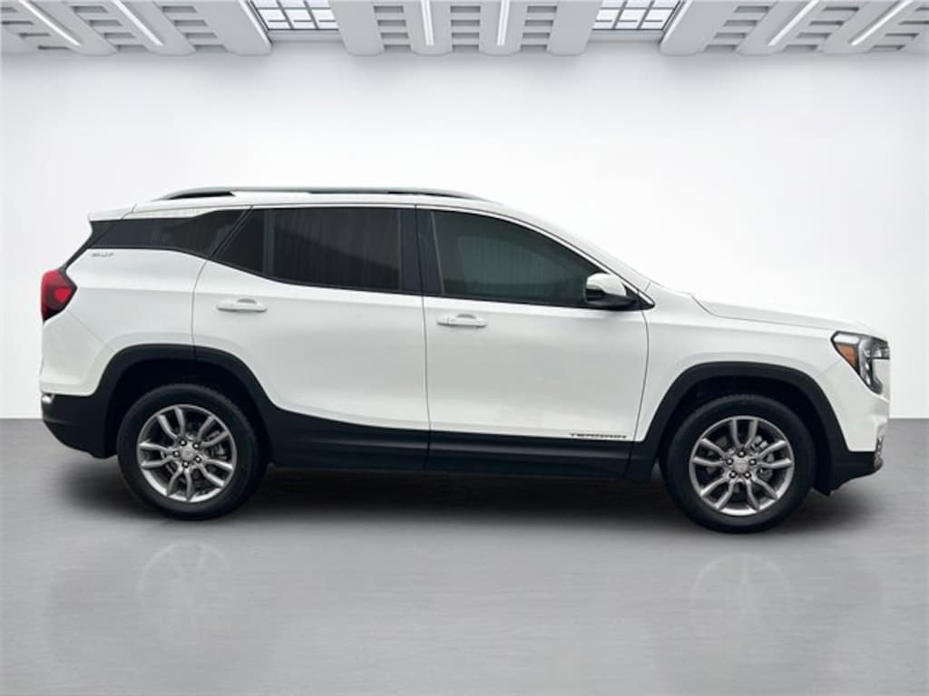 Used 2024 GMC Terrain SLT SUV