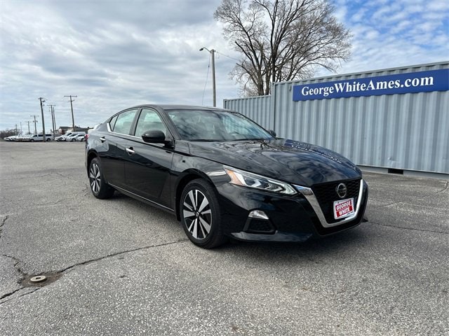 Used 2022 Nissan Altima SV with VIN 1N4BL4DWXNN423819 for sale in Ames, IA