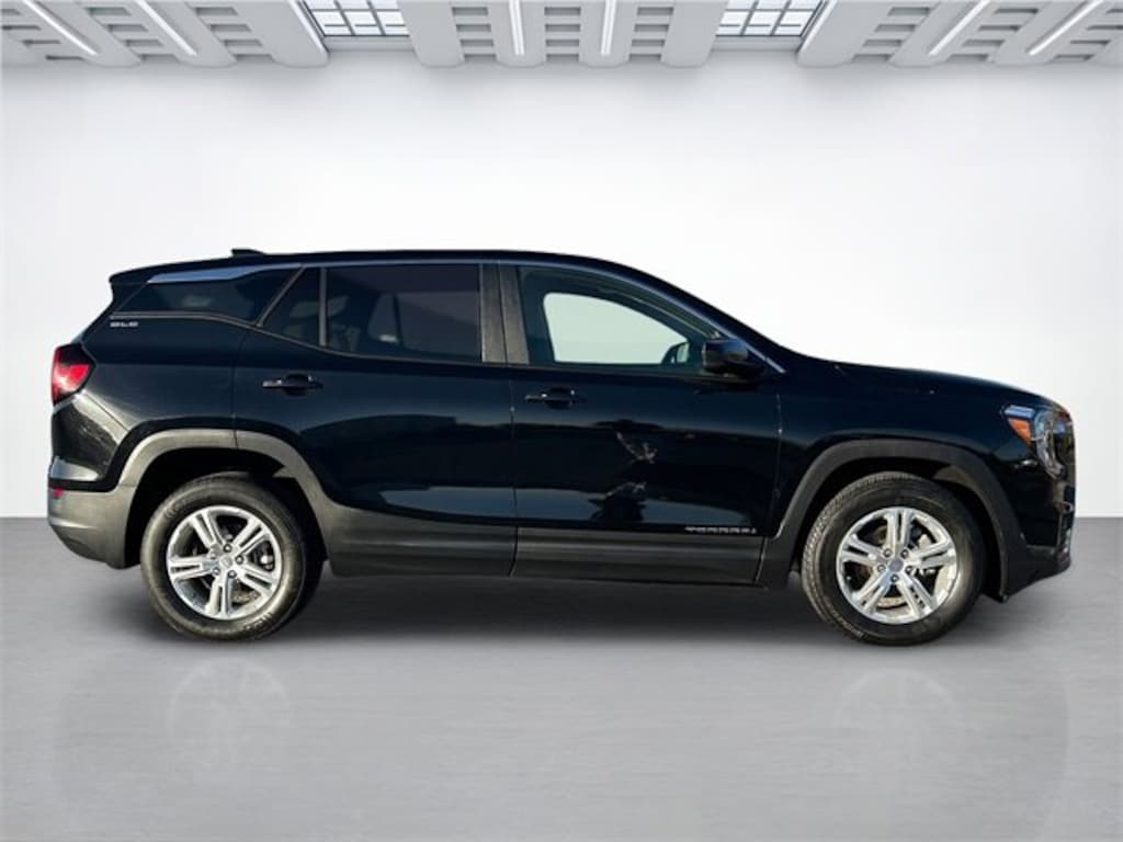 Used 2024 GMC Terrain SLE SUV