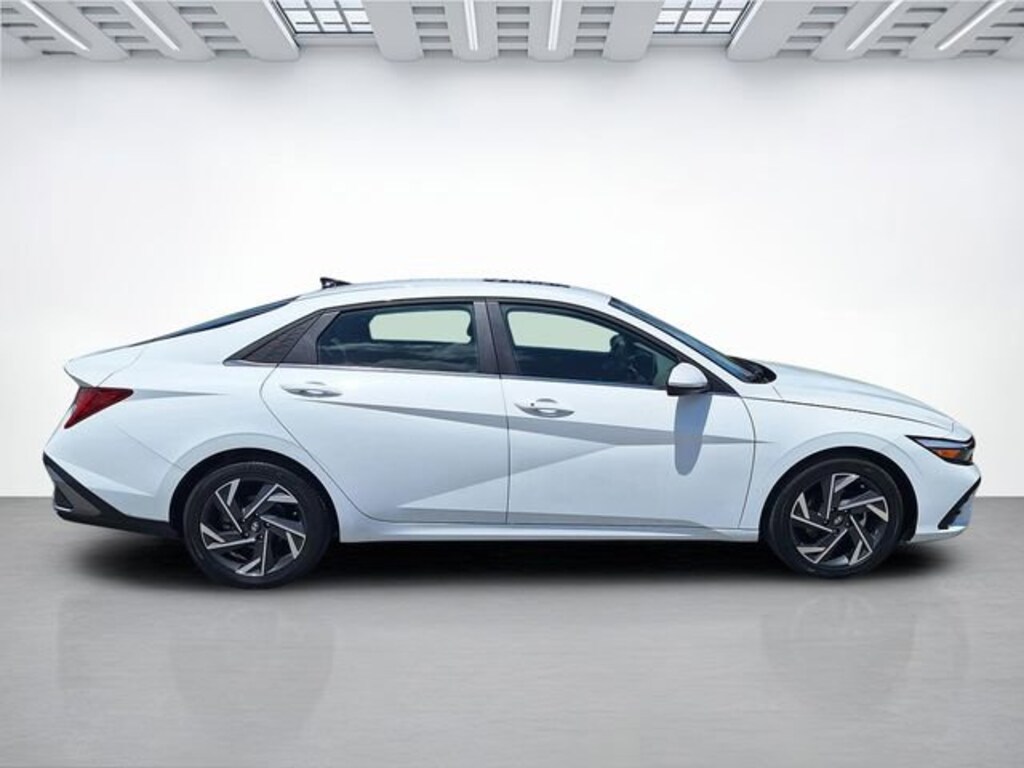Used 2025 Hyundai Elantra SEL Convenience