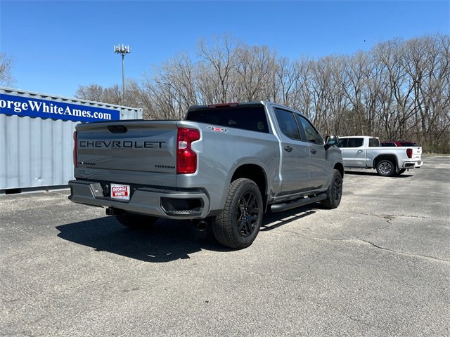 2025 Chevrolet Silverado 1500 Custom photo 4