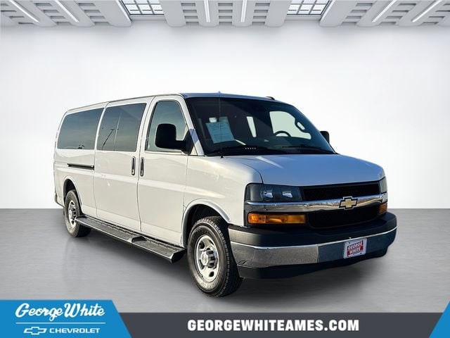 2023 Chevrolet Express 3500 LT Extended's photo