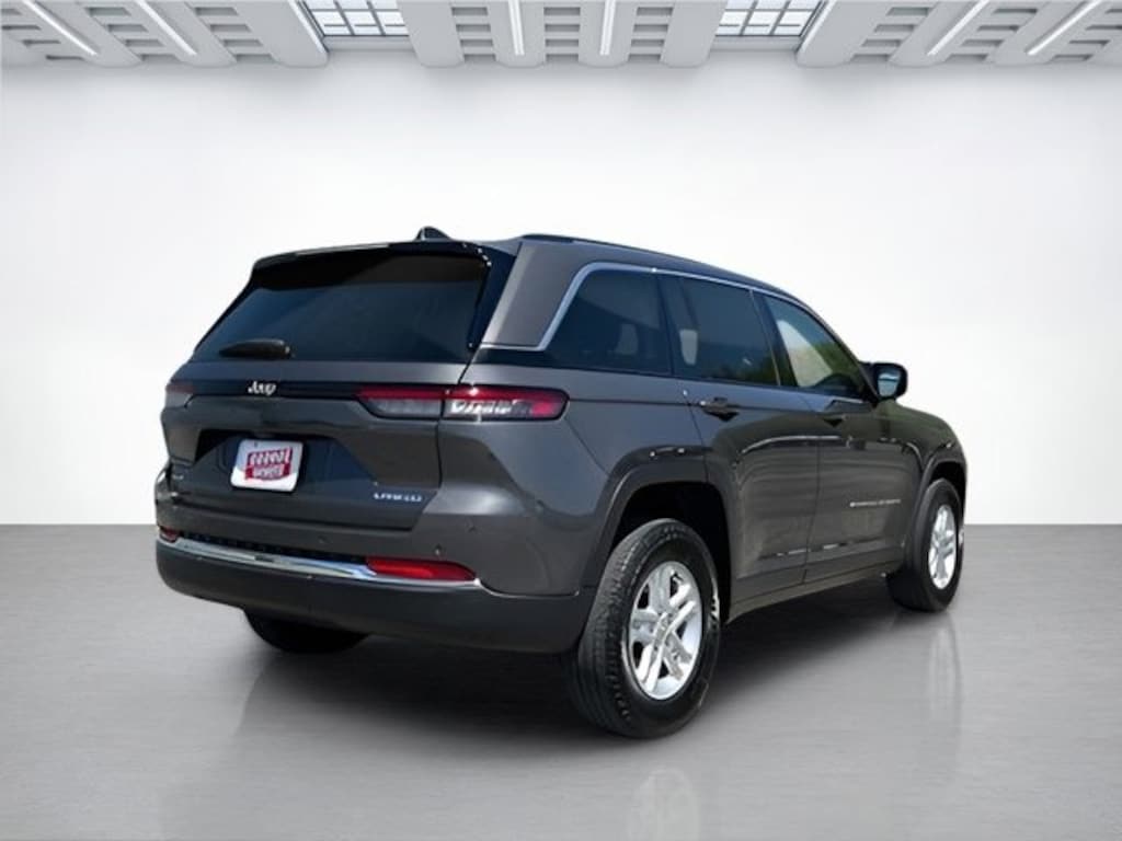 Used 2023 Jeep Grand Cherokee Laredo