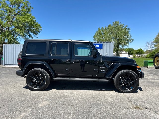 2023 Jeep Wrangler 4xe Sahara photo 3