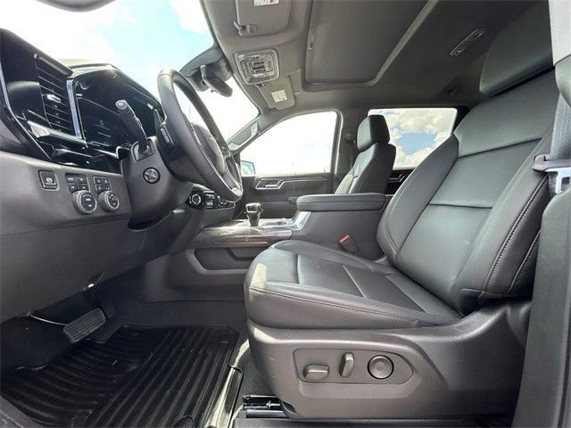 2025 Chevrolet Silverado 1500 LTZ - Photo 11