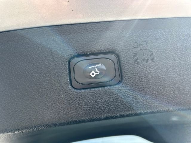 2024 Ford Edge Titanium - Photo 18