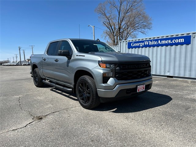 2025 Chevrolet Silverado 1500 Custom photo 2