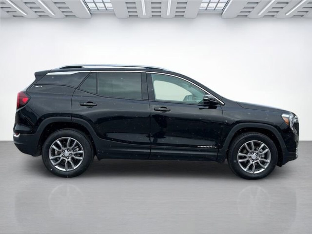 Used 2024 GMC Terrain SLT SUV