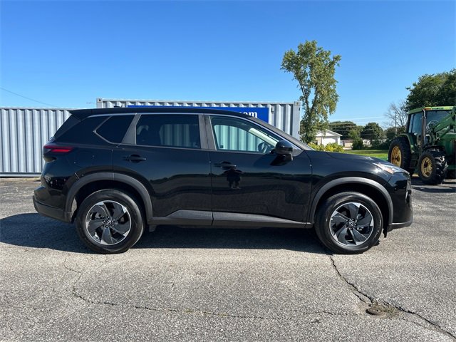 2024 Nissan Rogue SV photo 3