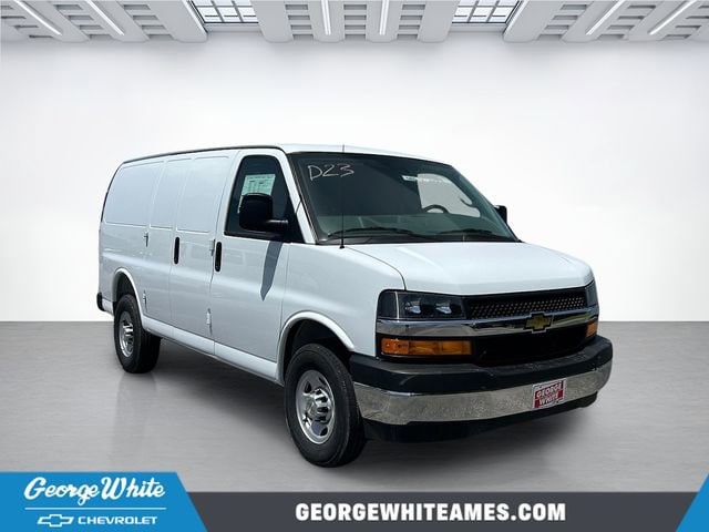 2026 Chevrolet Express 2500 Work Van HD's photo