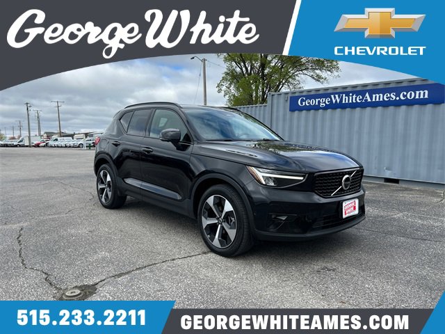 2023 Volvo XC40 B4 Ultimate Dark Theme