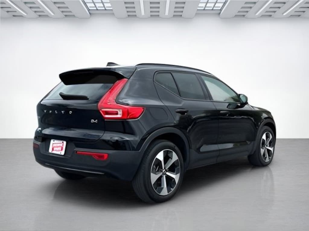 Used 2023 Volvo XC40 Ultimate Dark Theme