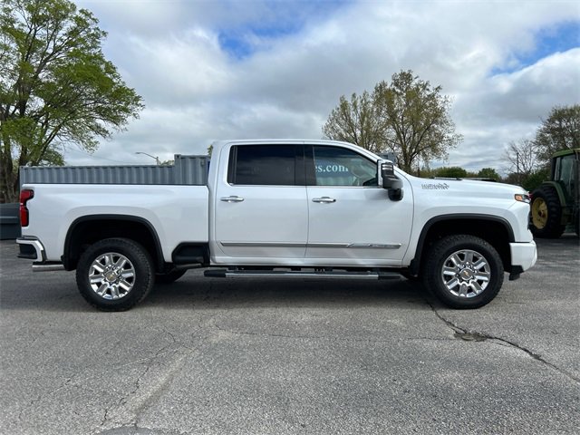 2025 Chevrolet Silverado 2500HD High Country photo 3