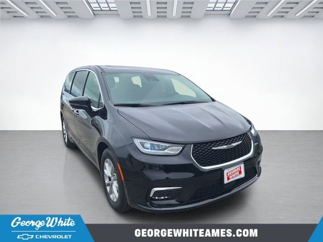 2026 Chrysler Pacifica Limited's photo