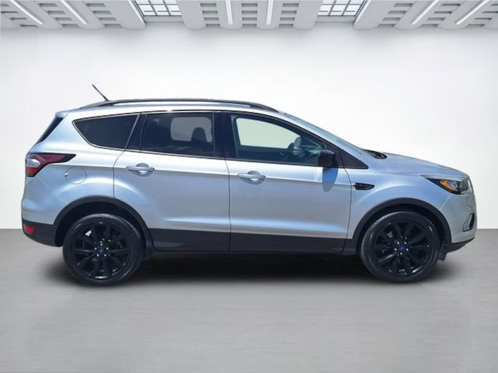 Used 2017 Ford Escape SE