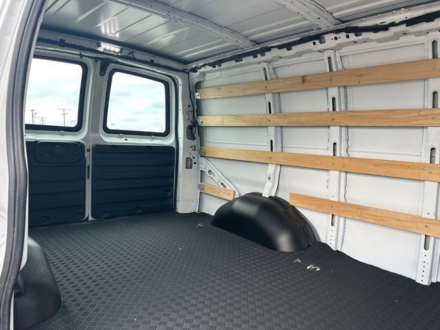 2023 GMC Savana Cargo Work Van - Photo 13