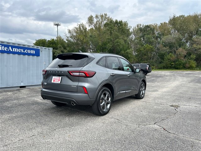2024 Ford Escape ST-Line photo 2