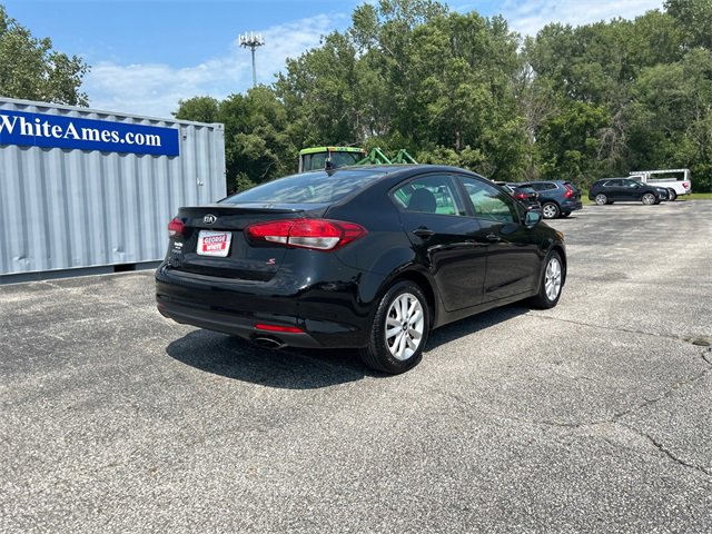 2017 Kia Forte S photo 2