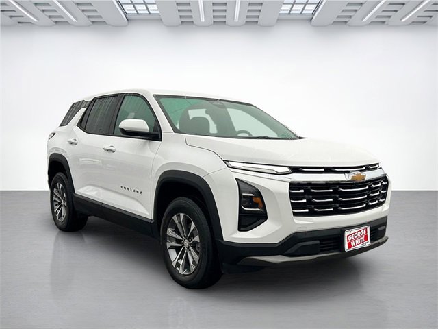 2025 Chevrolet Equinox LT photo 2