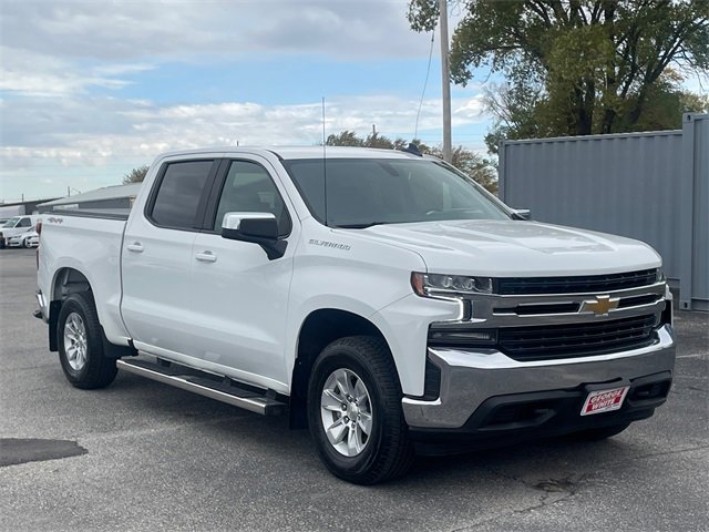 Used 2021 Chevrolet Silverado 1500 LT with VIN 1GCUYDED2MZ240195 for sale in Ames, IA