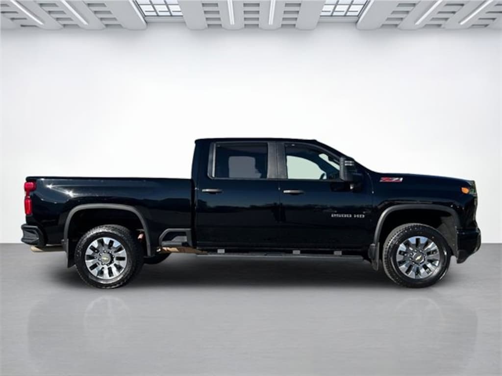 Used 2024 Chevrolet Silverado 2500 HD Custom Truck