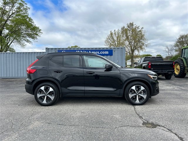 2023 Volvo XC40 Ultimate photo 3