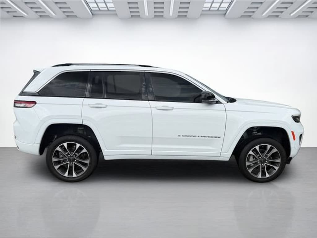 Used 2023 Jeep Grand Cherokee Overland