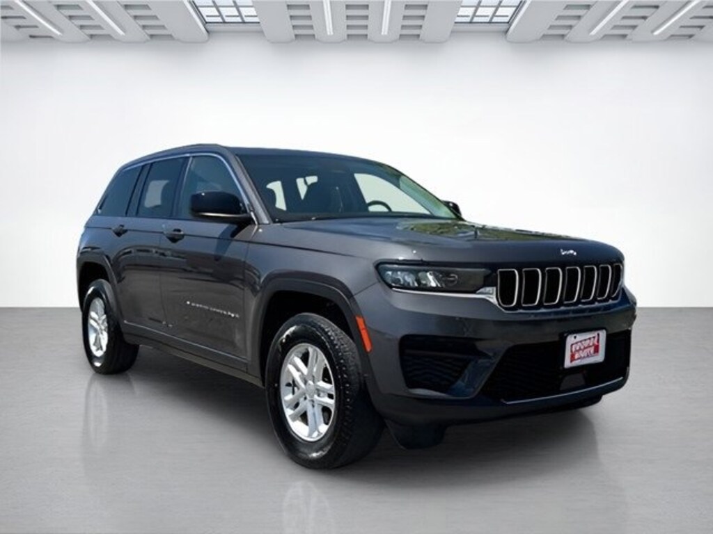Used 2023 Jeep Grand Cherokee Laredo
