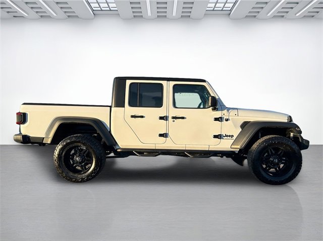 2020 Jeep Gladiator Sport photo 3