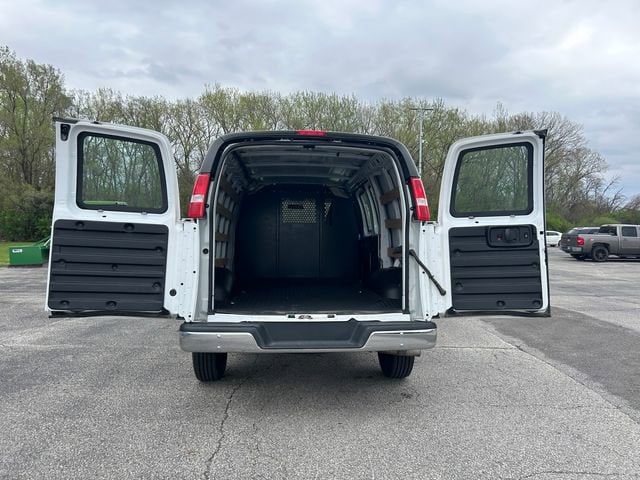 2023 GMC Savana Cargo Work Van - Photo 14