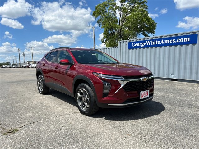 2025 Chevrolet Trax LT photo 2