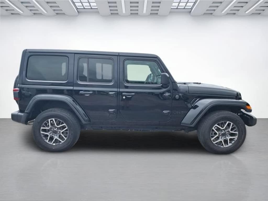 Used 2025 Jeep Wrangler 4-Door Sahara 4x4 SUV
