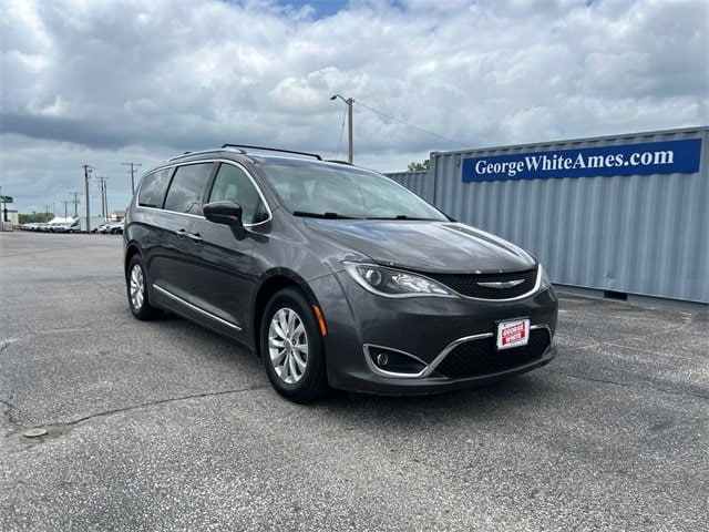 Used 2018 Chrysler Pacifica Touring L with VIN 2C4RC1BG8JR246767 for sale in Ames, IA
