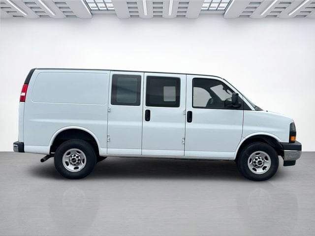 2023 GMC Savana Cargo Work Van - Photo 3
