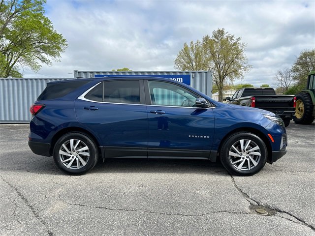 2022 Chevrolet Equinox LT photo 3