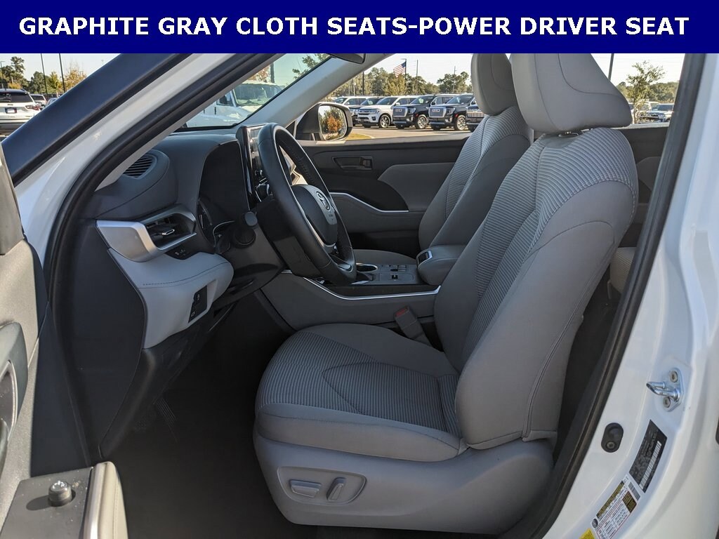 Used 2024 Toyota Highlander LE LE FWD