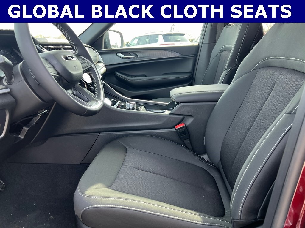 New 2025 Jeep Grand Cherokee LAREDO 4X2 Sport Utility