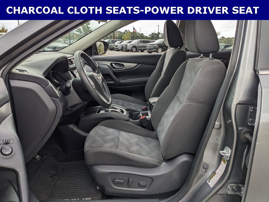 2016 Nissan Rogue SV photo 3