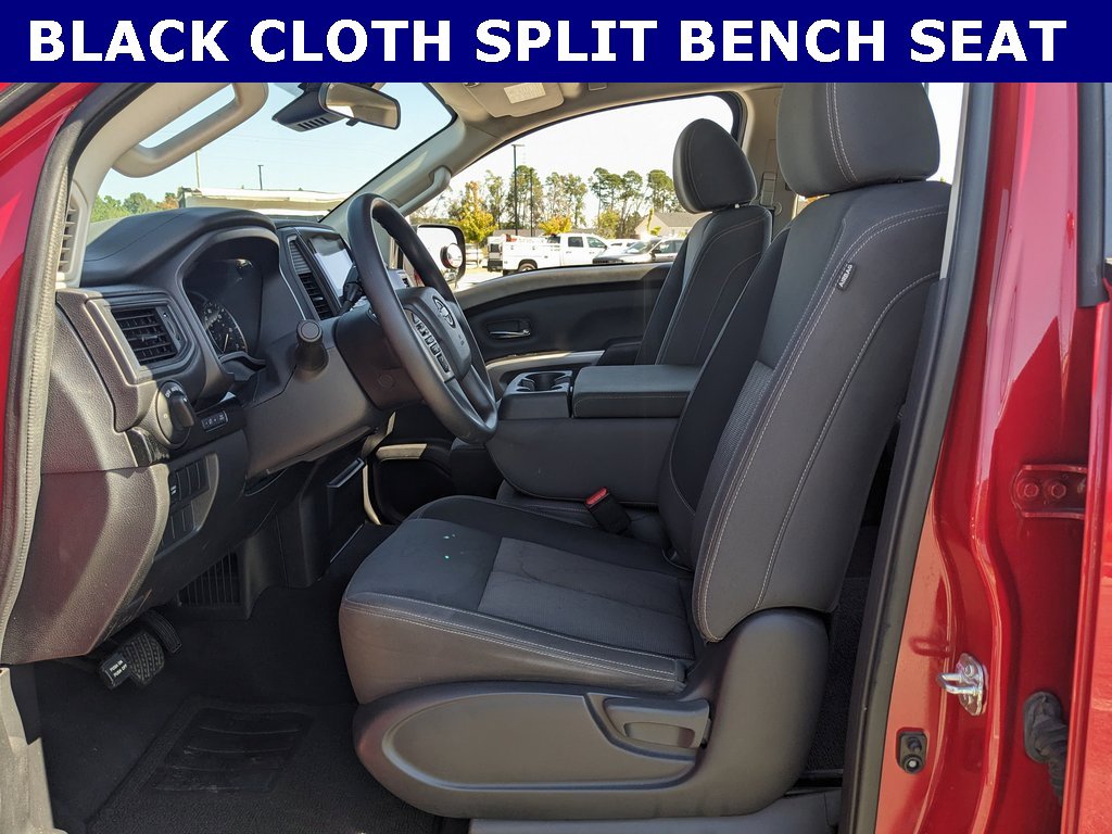 2023 Nissan Titan Crew Cab SV photo 3