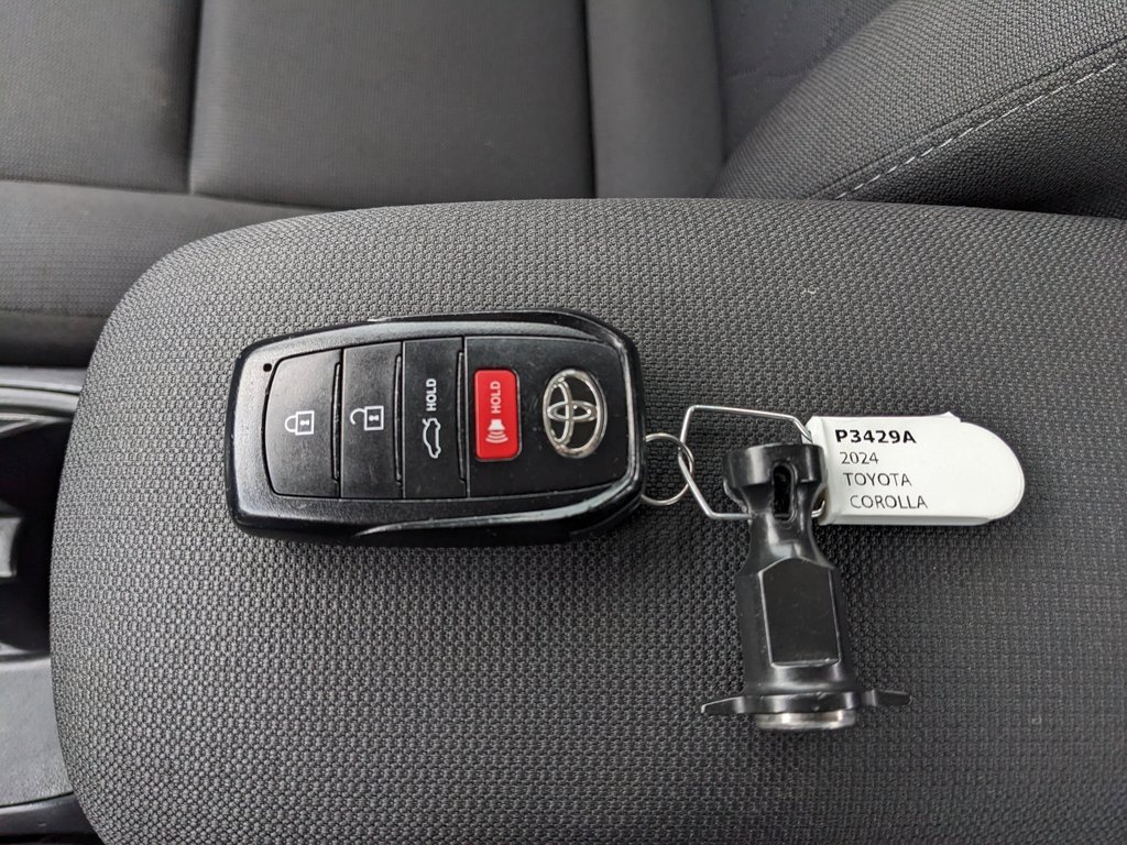 2024 Toyota Corolla LE photo 2