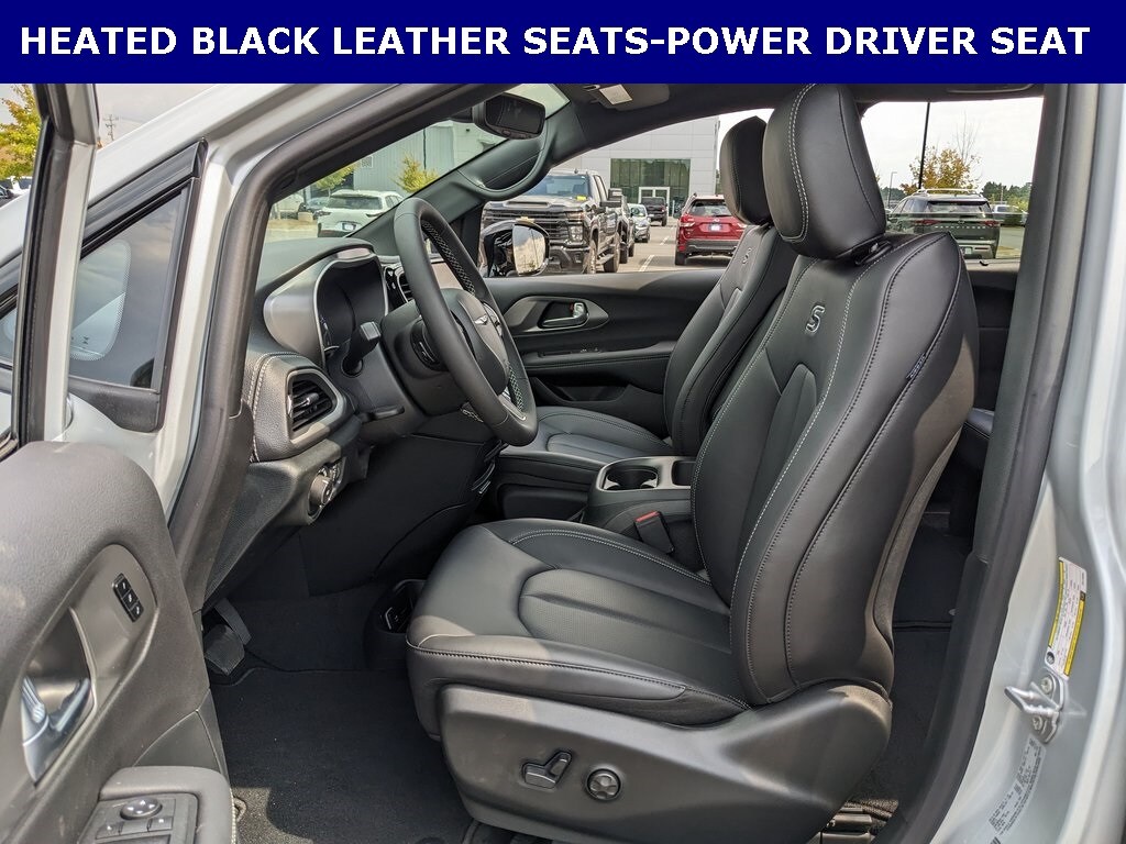 New 2026 Chrysler Pacifica SELECT Passenger Van