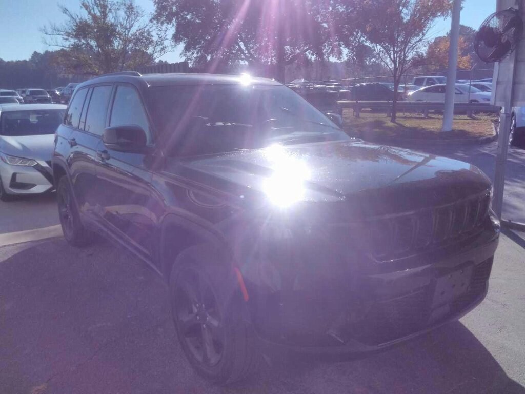 Used 2023 Jeep Grand Cherokee Altitude Altitude 4x4