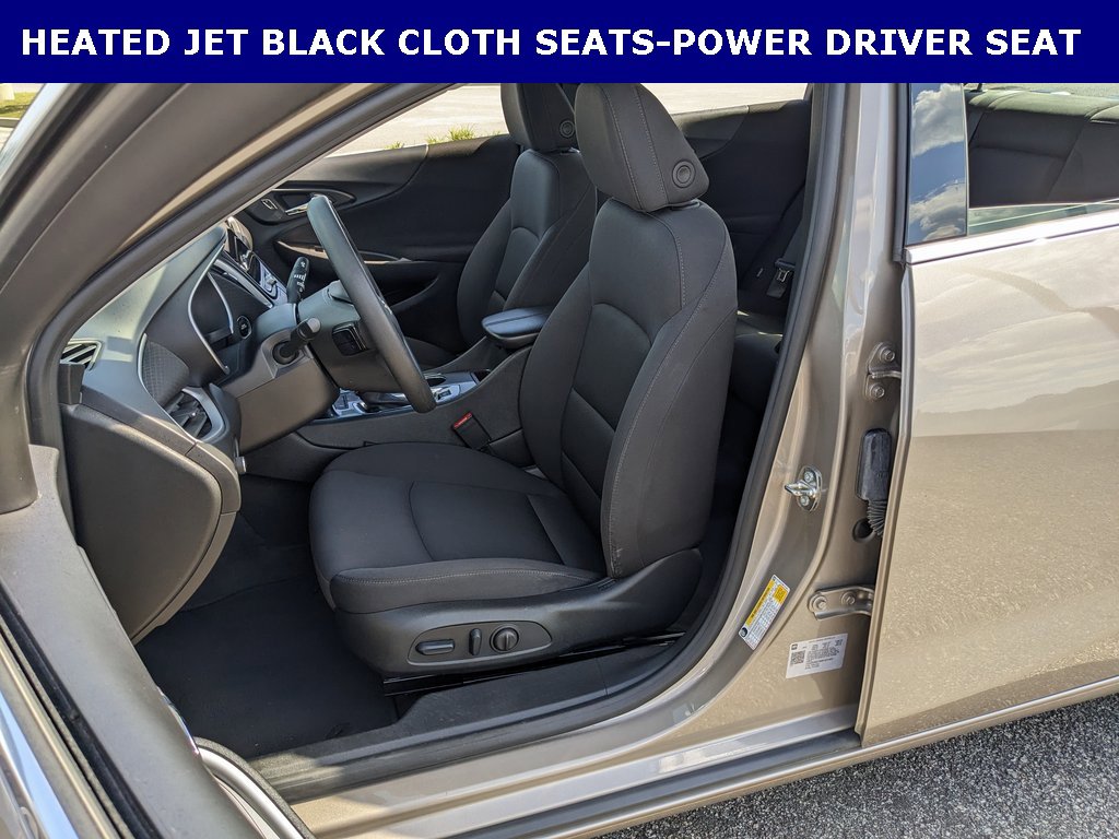 2024 Chevrolet Malibu 1LT photo 2