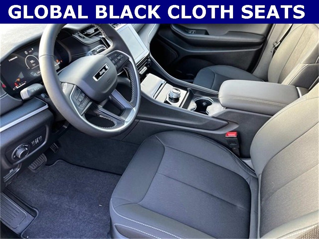 2025 Jeep Grand Cherokee Laredo photo 3